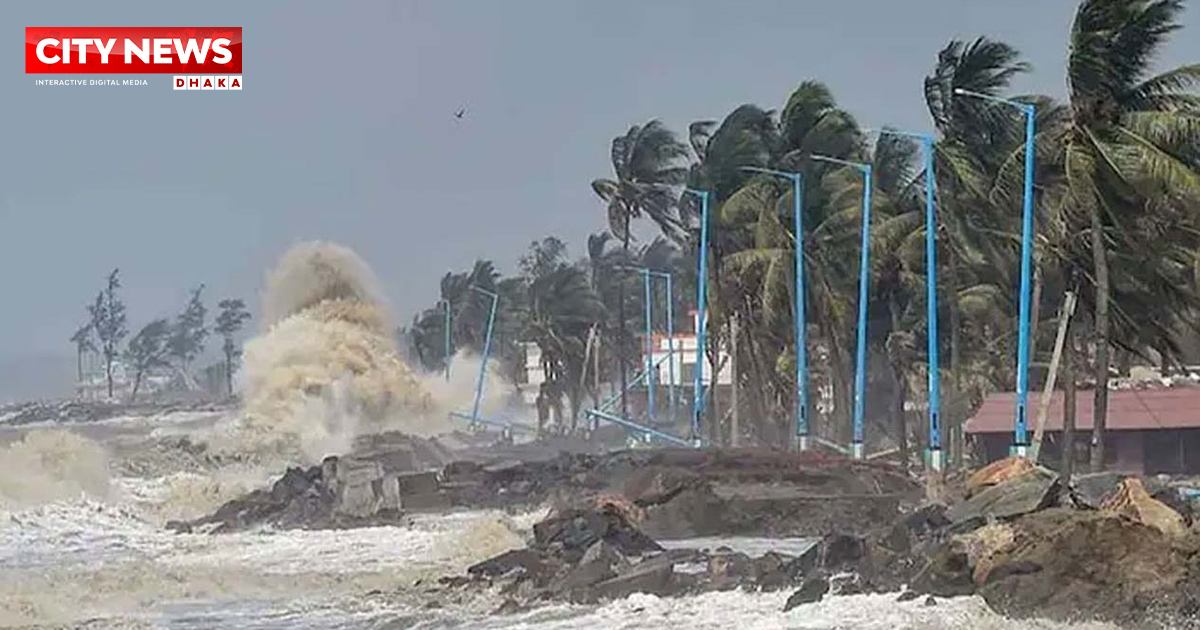 দুপুরের মধ্যে ৬০ কিমি বেগে ঝড় ও অতি ভারী বর্ষণের আভাস