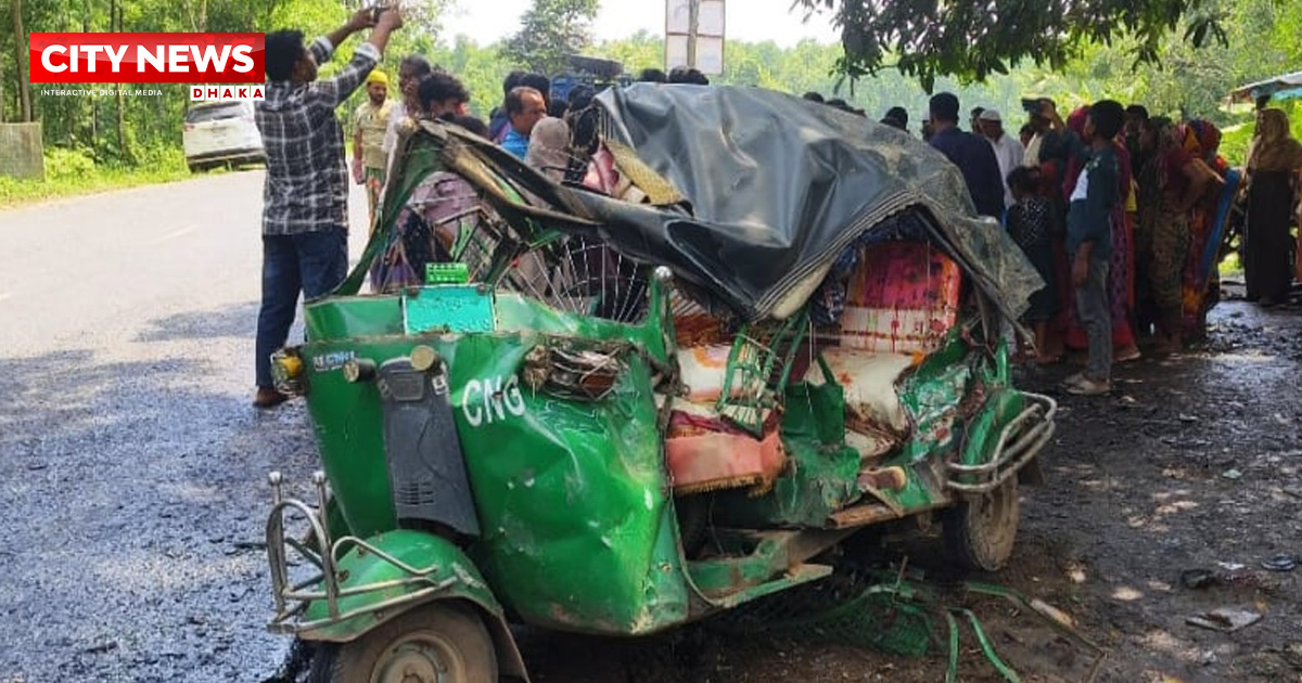 গাজীপুরে সড়ক দুর্ঘটনায় মা-বাবা ও ছেলেসহ নিহত ৪