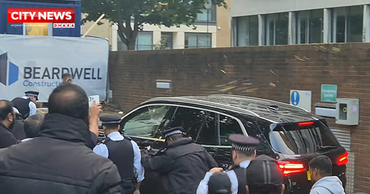 উপদেষ্টা মাহফুজের নয়, দুটি খালি গাড়িতে ডিম নিক্ষেপ করে আ.লীগ নেতাকর্মীরা