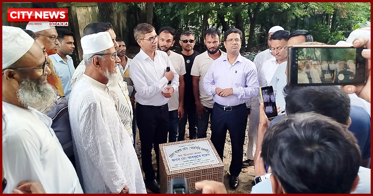 নড়াইলে ‘মহিলা কলেজ পাড়া’ সড়কের উদ্বোধন করলেন খুলনা বিভাগীয় কমিশনার