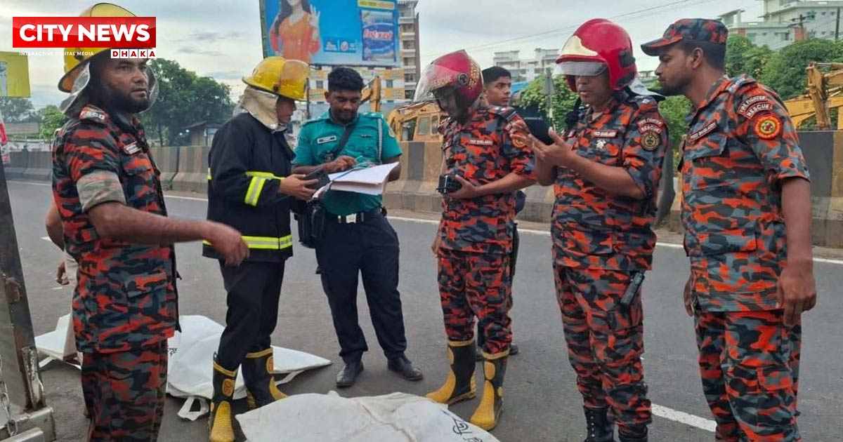 চট্টগ্রামে কাভার্ডভ্যানে পিকআপের ধাক্কা, নিহত ৪