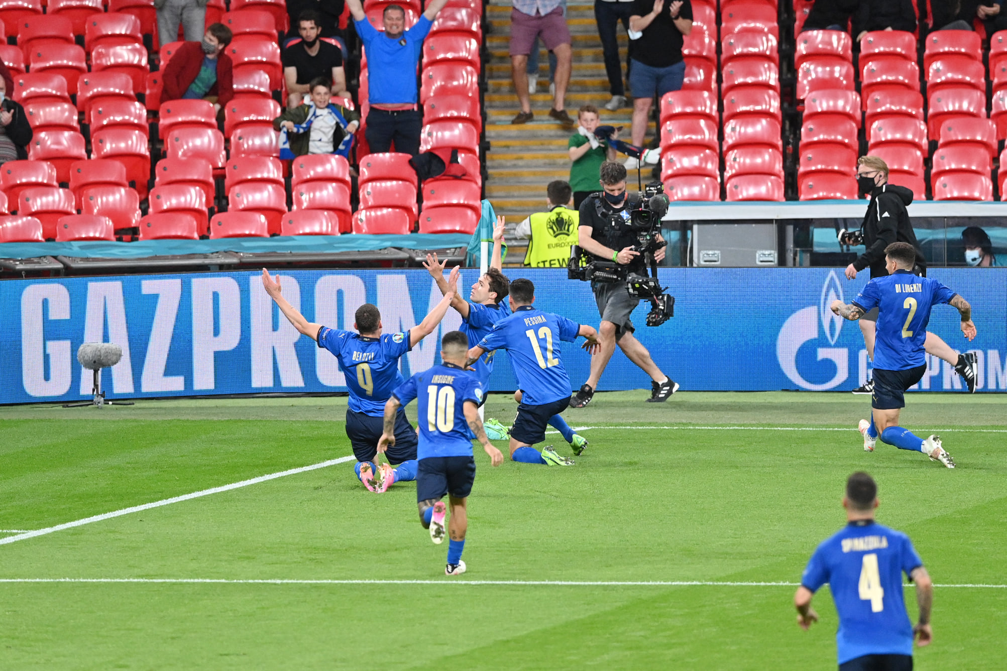 দুই বদলির গোলে কোয়ার্টারে ইতালি