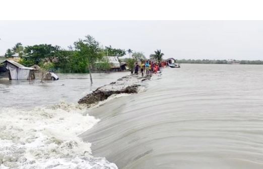 পাঁচ দিনের চেষ্টা বৃথা, ঢুকছে লবণাক্ত পানি!