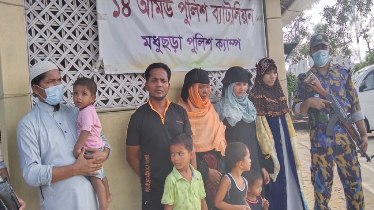 ভাসানচর থেকে পালিয়ে আসা ১০ রোহিঙ্গা আটক