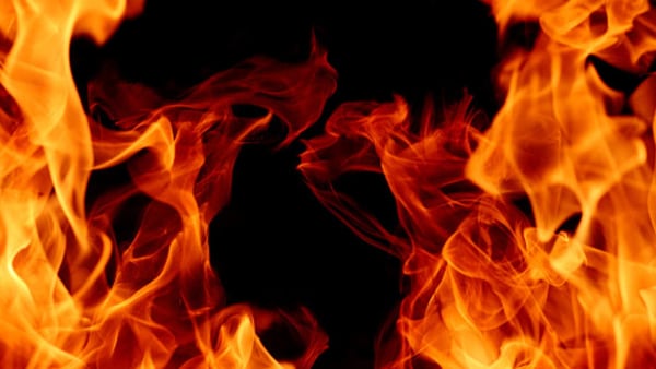 মধ্যরাতে সিলেটের বহুতল ভবনে আগুন