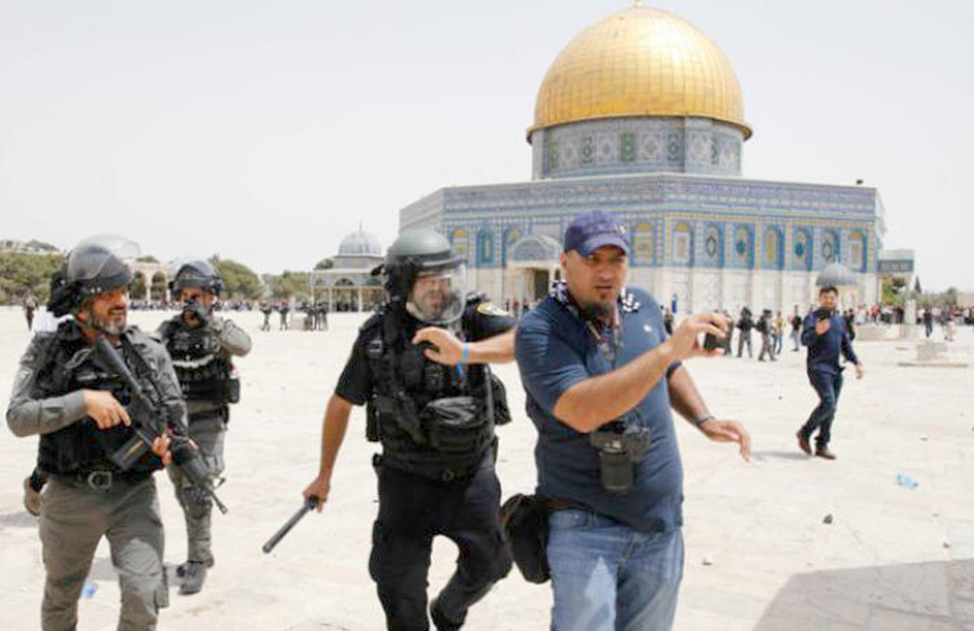 আল-আকসা প্রাঙ্গণে ইহুদিদের তাণ্ডব