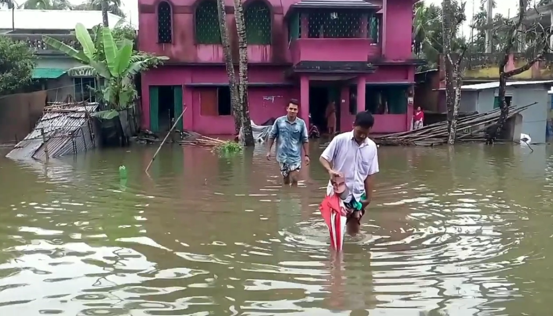 বাগেরহাটে তলিয়ে গেছে নিম্নাঞ্চল