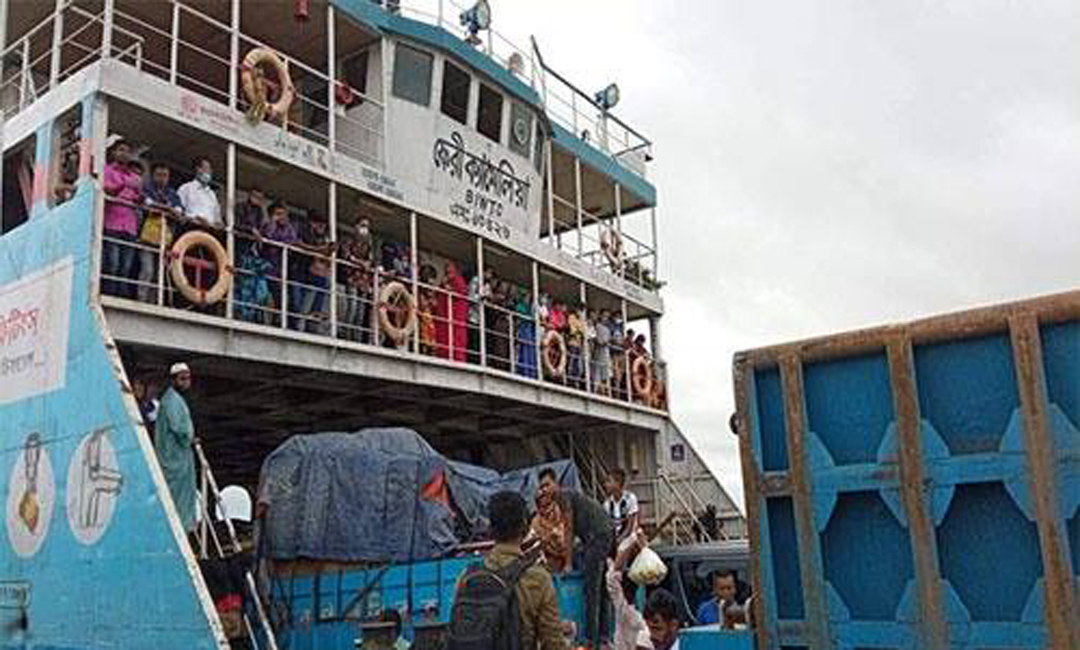 বিধিনিষেধ মানছে না নৌরুট