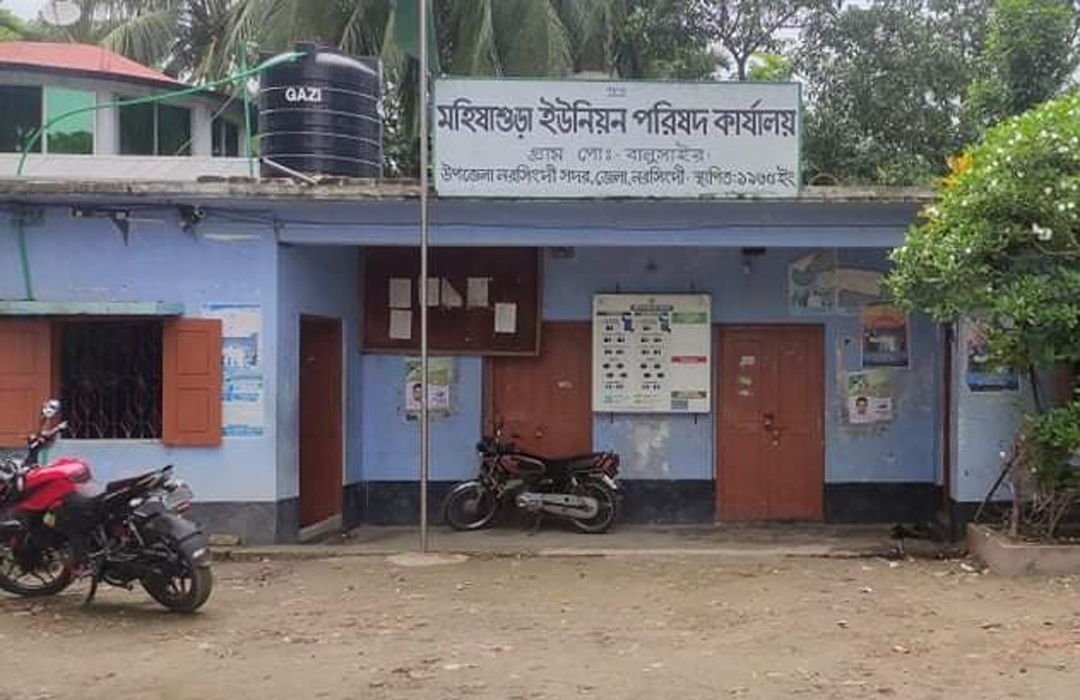 বিদ্যুৎবিহীন ইউনিয়ন পরিষদ, সেবা প্রত্যাশীদের দুর্ভোগ