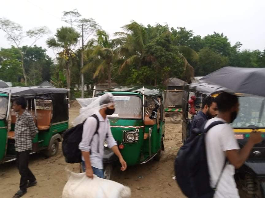 বৈরী আবহাওয়ার কবলে ঘরমুখো মানুষ