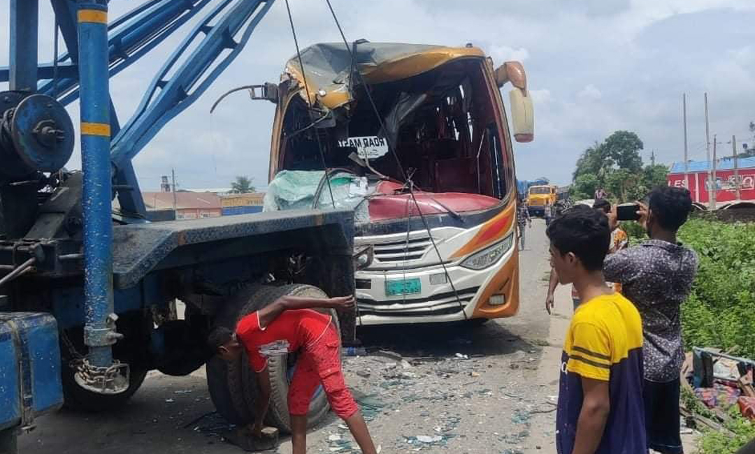 ব্রাহ্মণবাড়িয়ায় দুই বাসের মুখোমুখি সংঘর্ষে আহত ২০