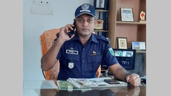 বৃদ্ধ আসামিকে থানায় নিয়ে নির্যাতন, ওসির বিরুদ্ধে মামলা