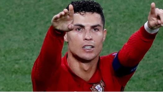 রোনালদোর রেকর্ডের দিনে ইউরোর শেষ ষোলতে পর্তুগাল