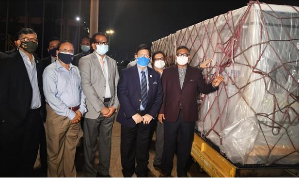 চীনের সিনোফার্মের ১০ লাখ ডোজ টিকা এল দেশে