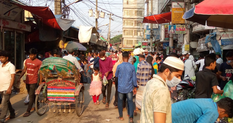 চলছে ঈদের কেনাকাটা, নেই স্বাস্থ্যবিধির বালাই