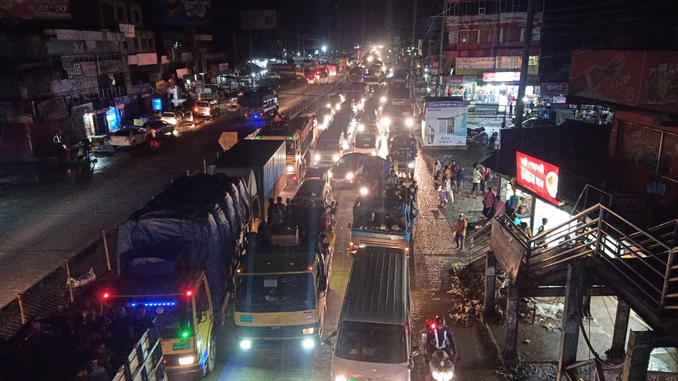 ঢাকা-টাঙ্গাইল মহাসড়কের পথে পথে ভোগান্তি