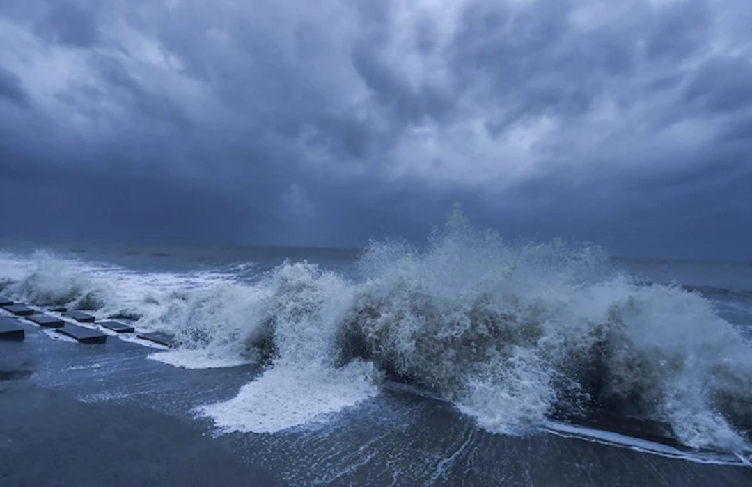 দিঘায় জলোচ্ছ্বাসের আঘাত