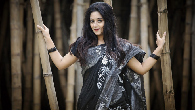 দর্শকের মুখোমুখি নায়িকা দীঘি