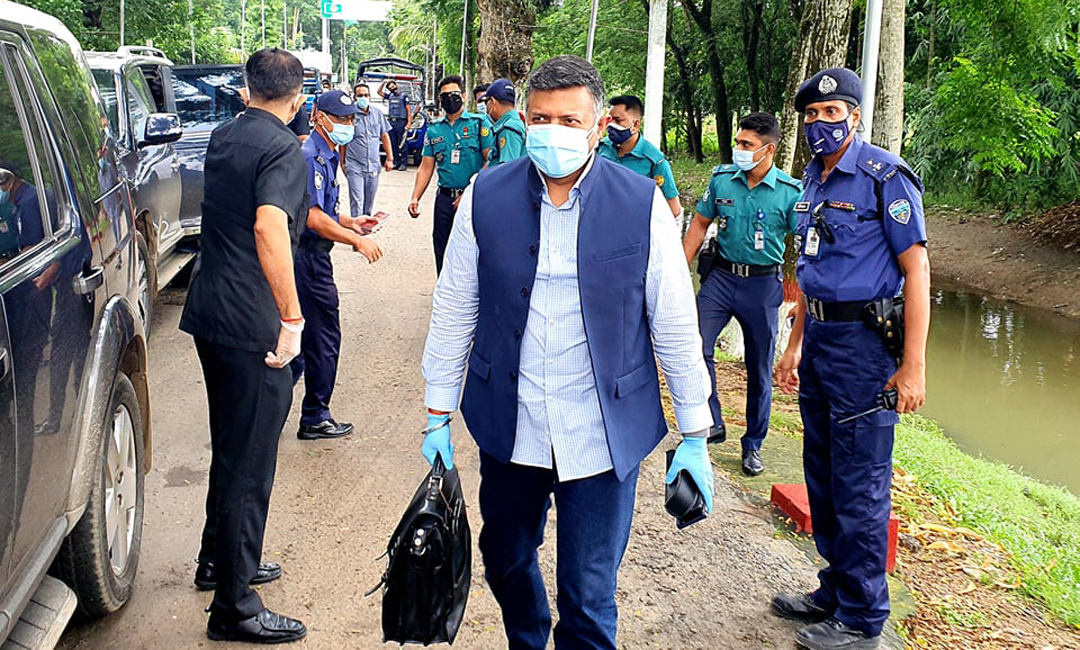 বাংলাদেশকে দ্রুত টিকা দেয়ার বিষয়ে আলোচনা করতে দিল্লি যাচ্ছি : দোরাইস্বামী