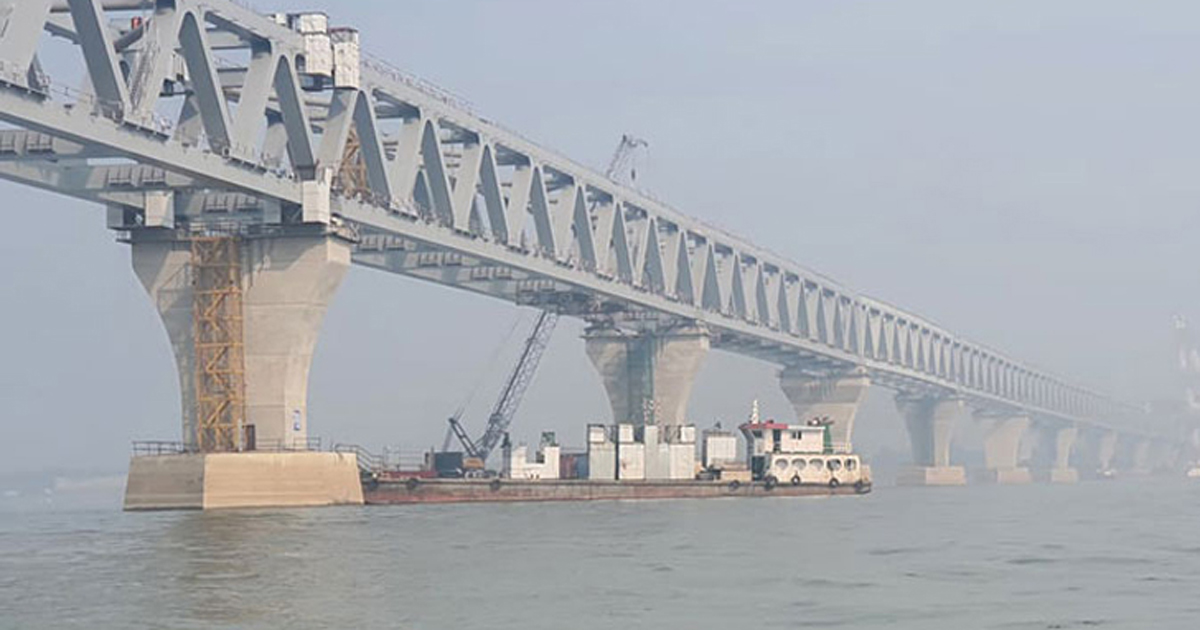 পদ্মা সেতুর পিলারে ফেরির ধাক্কা, আসছে গুরুত্বপূর্ণ সিদ্ধান্ত