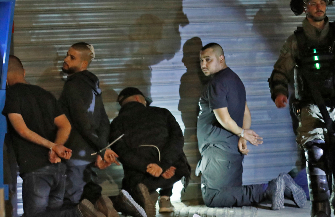 ফিলিস্তিনে গণগ্রেফতার চালাচ্ছে ইসরায়েল