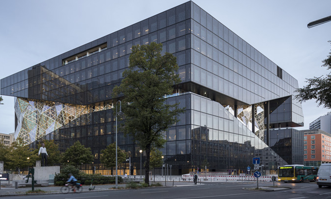 ফিলিস্তিনিদের সমর্থন করায় কাজ হারানোর শঙ্কা