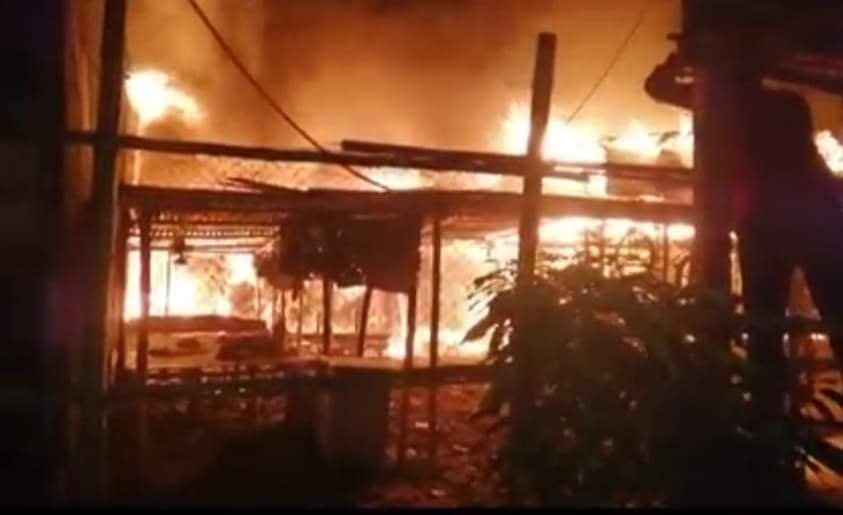 ফতুল্লায় ভয়াবহ আগুন, পুড়ল দোকান-ঘরবাড়ি