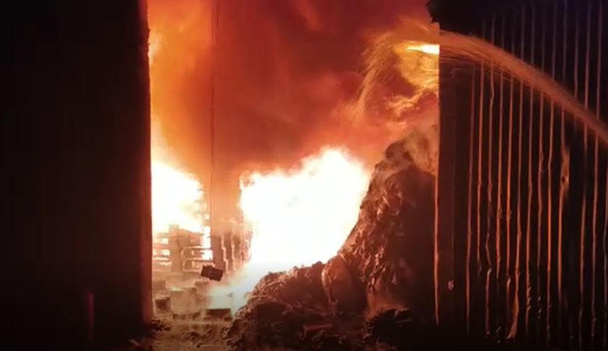 গাজীপুরে ঝুটের গুদামে আগুন