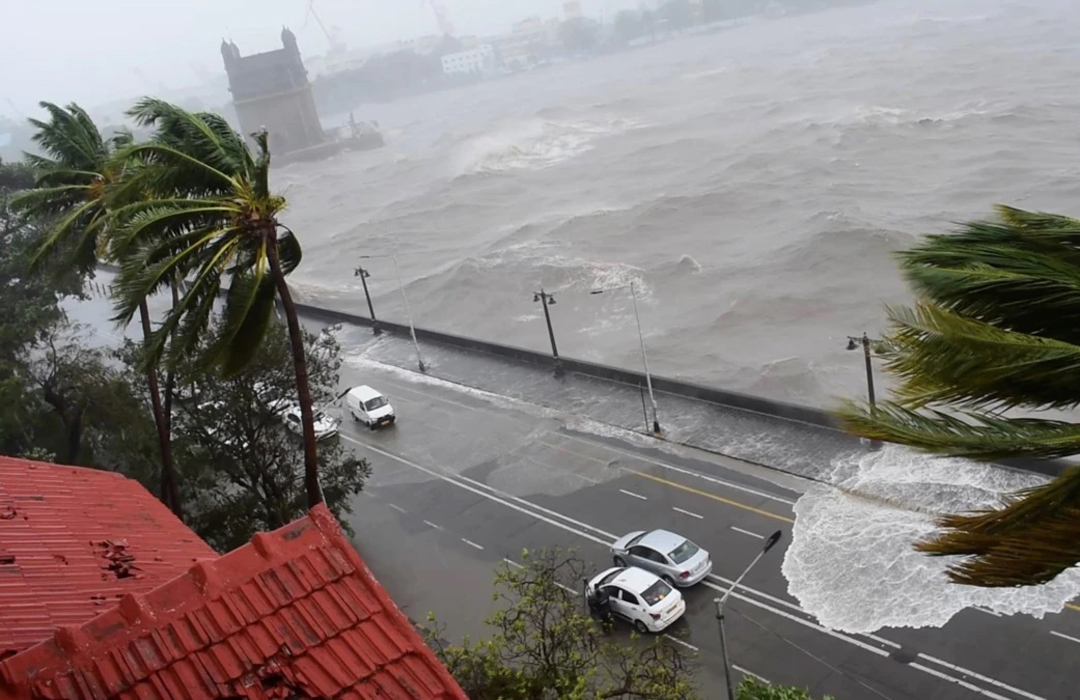 ভারতে আঘাত হেনেছে ঘূর্ণিঝড় তাকতে