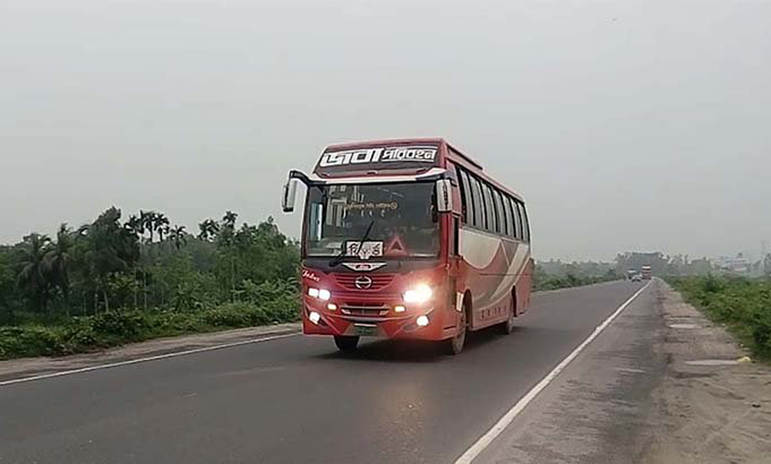 ঢাকা-টাঙ্গাইল মহাসড়কে চলছে বাস!