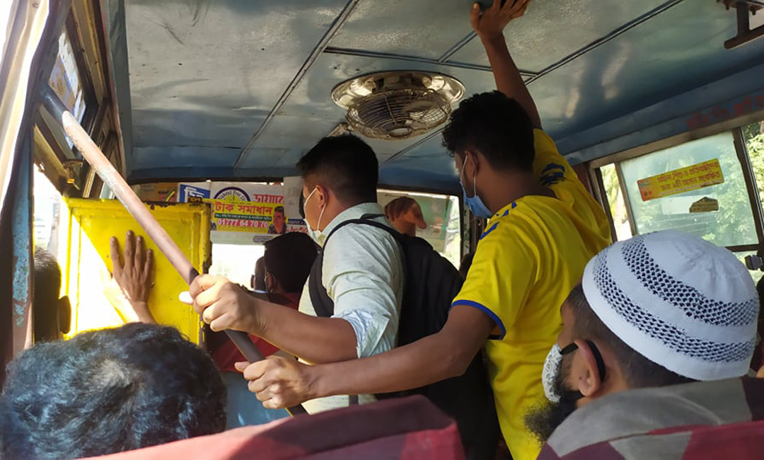 গণপরিবহনে মানা হচ্ছে না স্বাস্থ্যবিধি