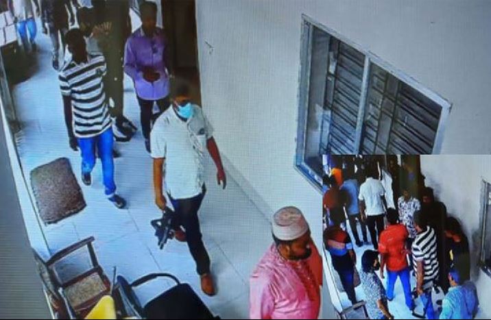 গণপূর্ত অফিসে অস্ত্রের মহড়া!