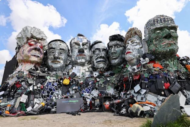 ইলেকট্রনিক বর্জ্যে বিশ্বনেতাদের ভাস্কর্য