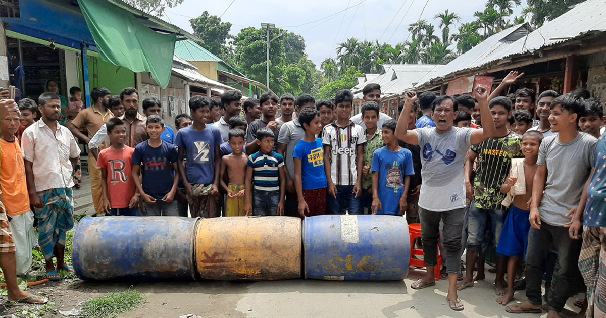 প্রধান শিক্ষকের সঙ্গে অসদাচরণ, চার পুলিশ সদস্য অবরুদ্ধ