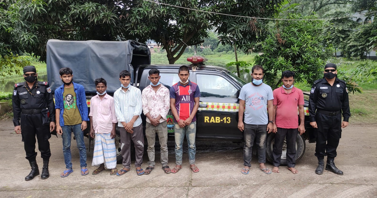 গাইবান্ধায় ১৭ কেজি গাঁজাসহ আটক ৭