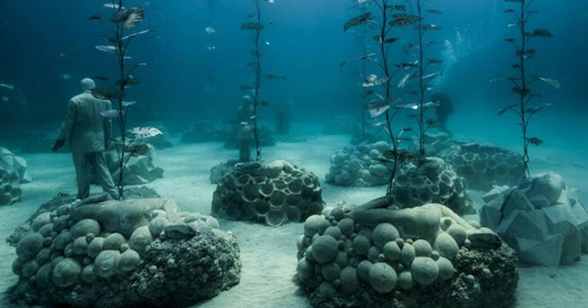 পানির নিচে পার্ক, যেন আস্ত এক মানব-নগরী!