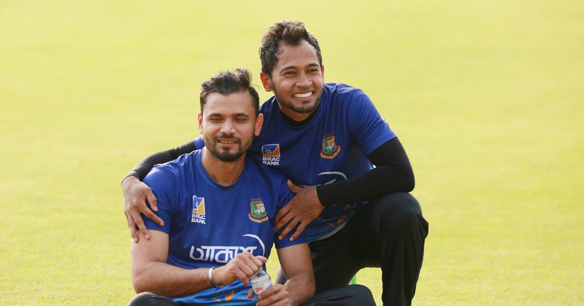 মুশফিকের পক্ষে ব্যাট ধরলেন মাশরাফি