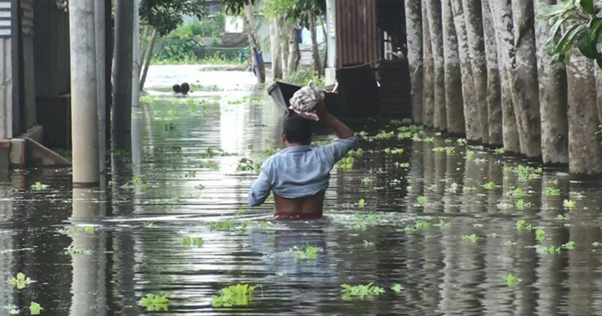 যমুনার পানি না কমায় দিশেহারা মানুষ