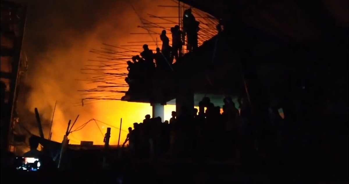 কেরানীগঞ্জের  নুরু মার্কেটের আগুন নিয়ন্ত্রণে