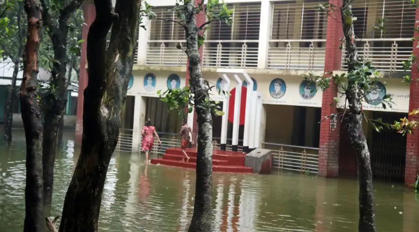 বন্যায় শিক্ষাপ্রতিষ্ঠান খোলা নিয়ে সংশয়