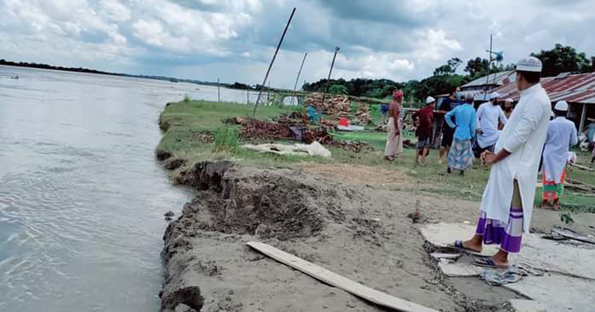 শিবচরে বেড়েছে নদী ভাঙন