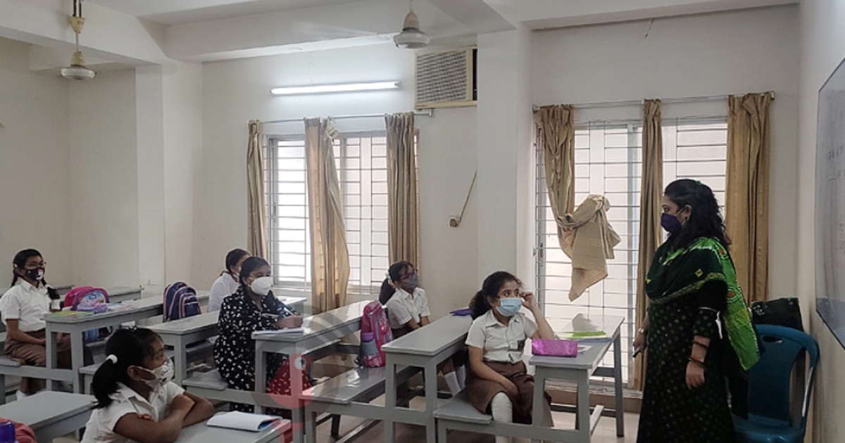 উৎসবমুখর পরিবেশে শিক্ষাপ্রতিষ্ঠানে চলছে পাঠদান