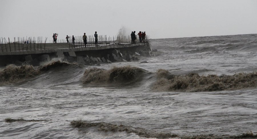 সমুদ্রে গভীর নিম্নচাপ, প্লাবিত হতে পারে নিম্নাঞ্চল