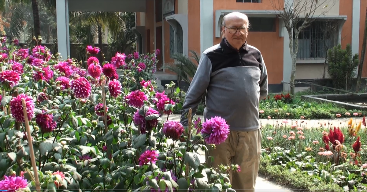 শিক্ষার আলো ছড়াচ্ছেন ইতালির নাগরিক ফাদার কার্লো বুজি পিমে