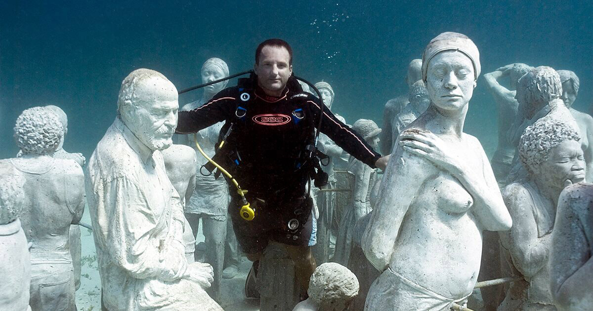 পানির নিচে ব্রিটিশ শিল্পীর অভিনব মিউজিয়াম