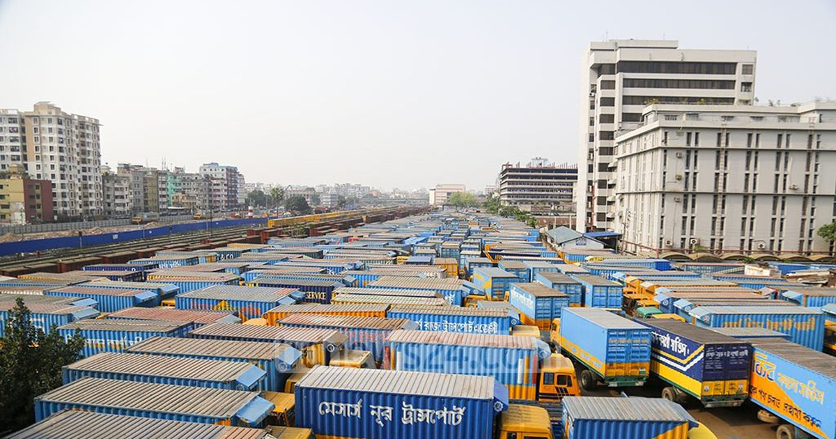 ট্রাকচালকদের কর্মবিরতিতে বন্দর থেকে পণ্য ডেলিভারি বন্ধ
