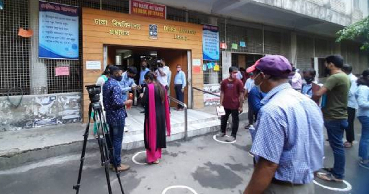 অবশেষে ঢাবির লাইব্রেরিতে শিক্ষার্থীরা