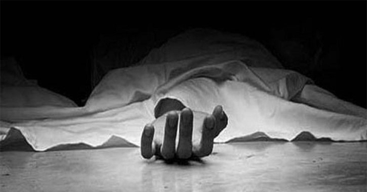 দুই দিন ধরে স্বামীর লাশের পাশে শুয়েছিলেন বৃদ্ধা স্ত্রী