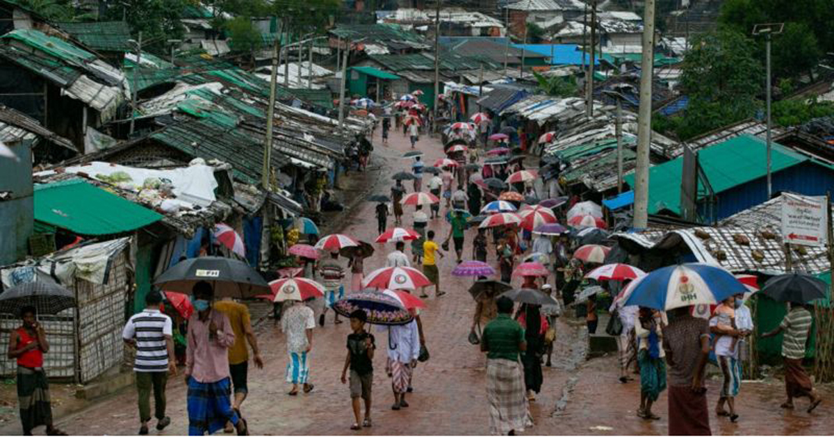 রাতের বেলা সশস্ত্র বাহিনীর নিয়ন্ত্রণে রোহিঙ্গা ক্যাম্প
