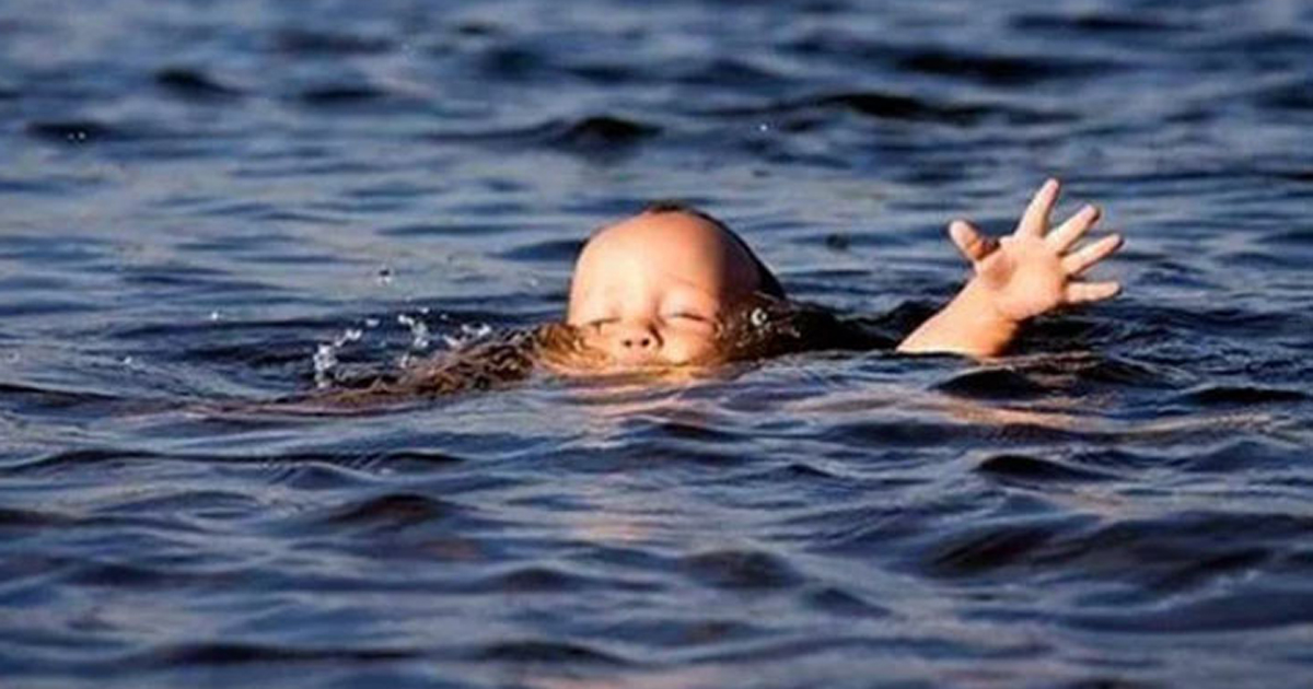 পানিতে পড়ে থাকা জাম্বুরা তুলতে গিয়ে শিশুর মৃত্যু